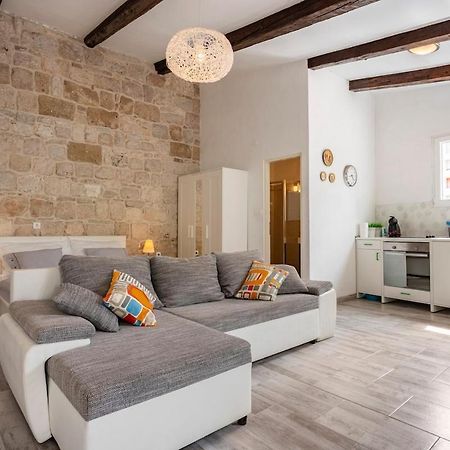 Apartments Martinis Вис Екстериор снимка