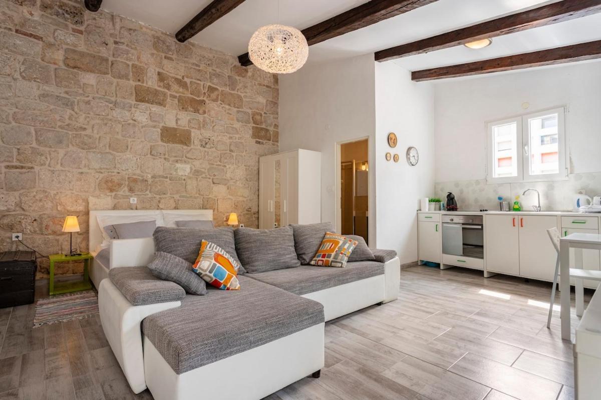Apartments Martinis Вис Екстериор снимка
