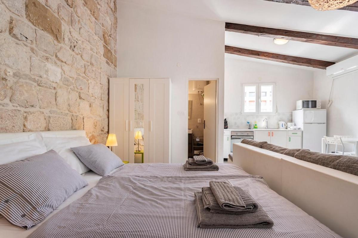 Apartments Martinis Вис Екстериор снимка