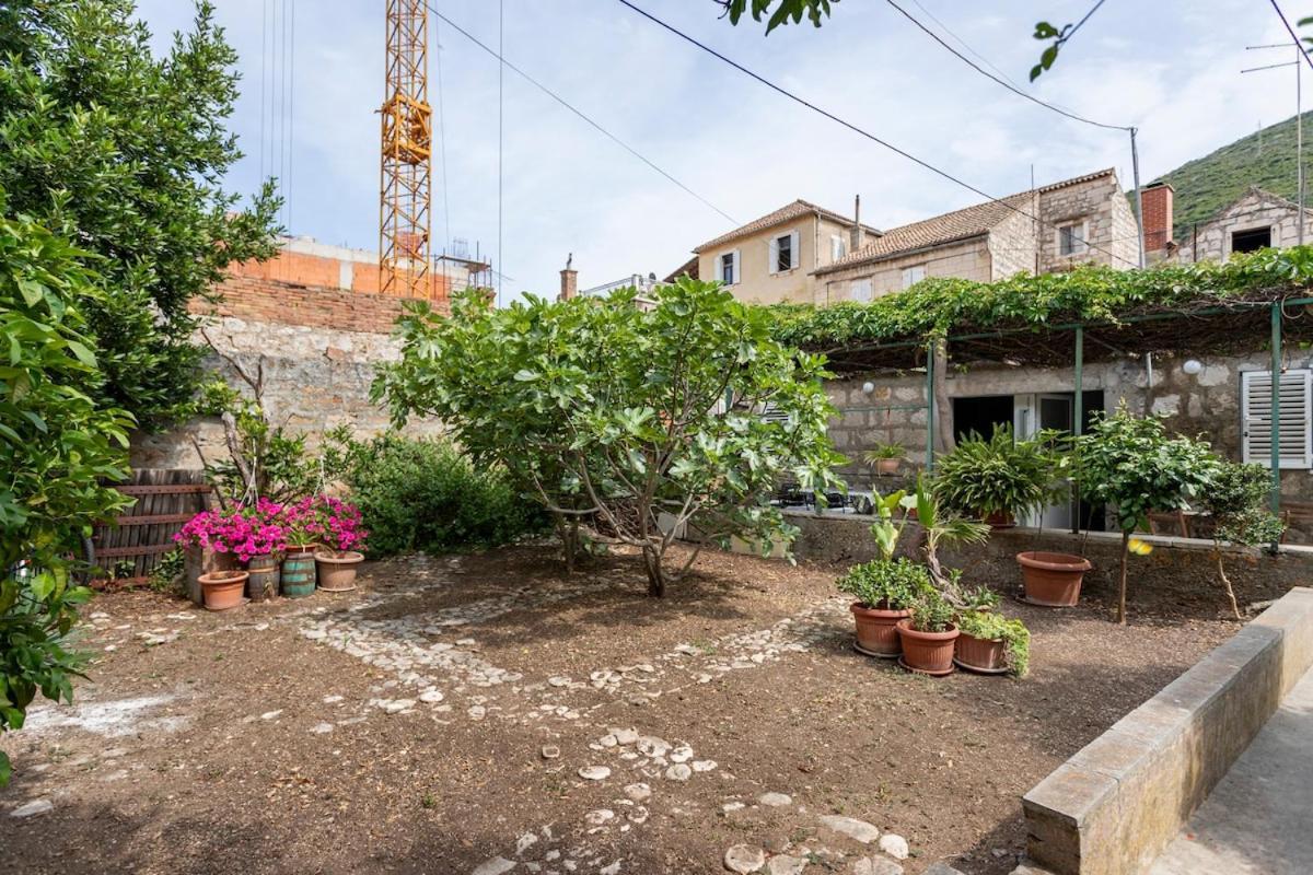 Apartments Martinis Вис Екстериор снимка