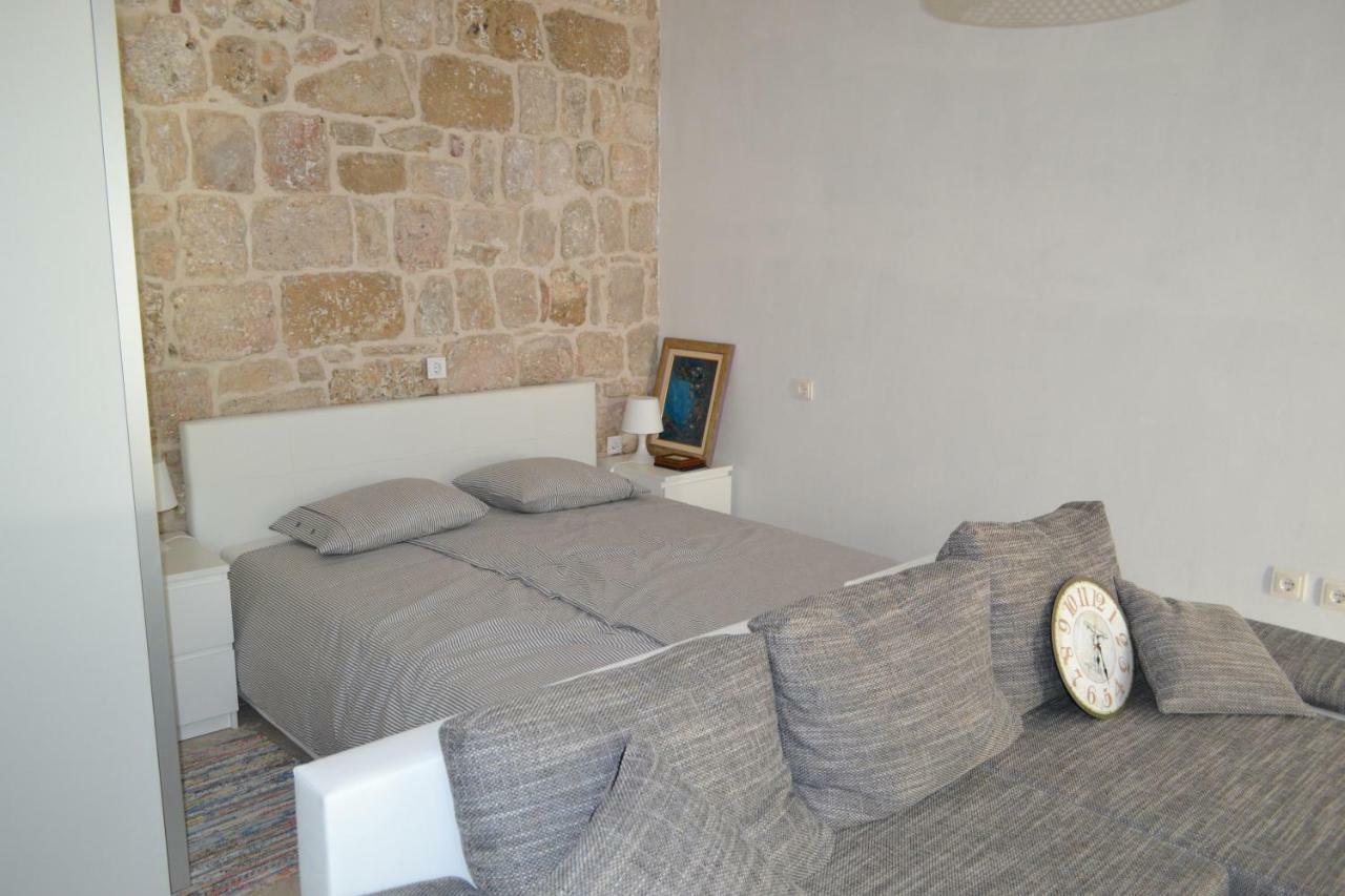 Apartments Martinis Вис Екстериор снимка